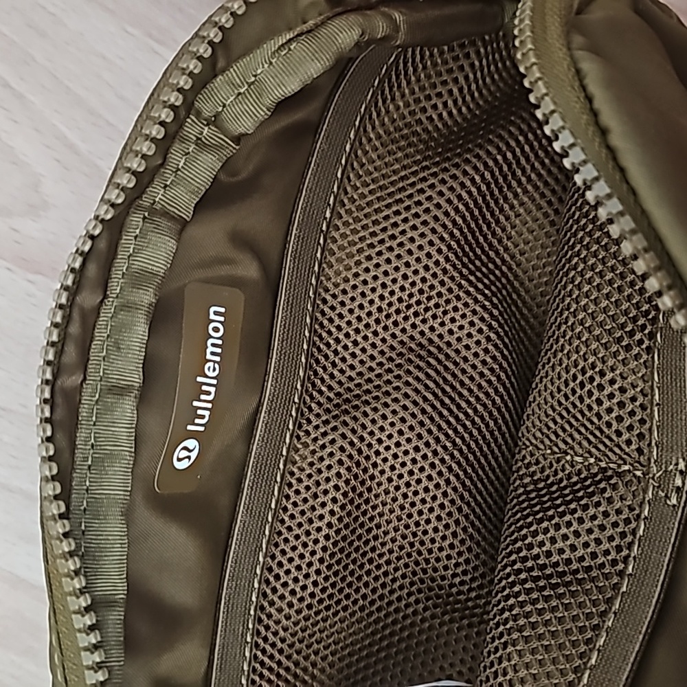 Lululemon belt bag - Picture 2 of 2